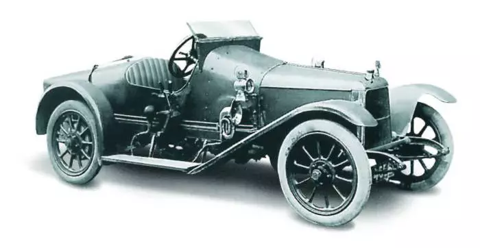 Comparação entre a Aston Martin antiga e a atual