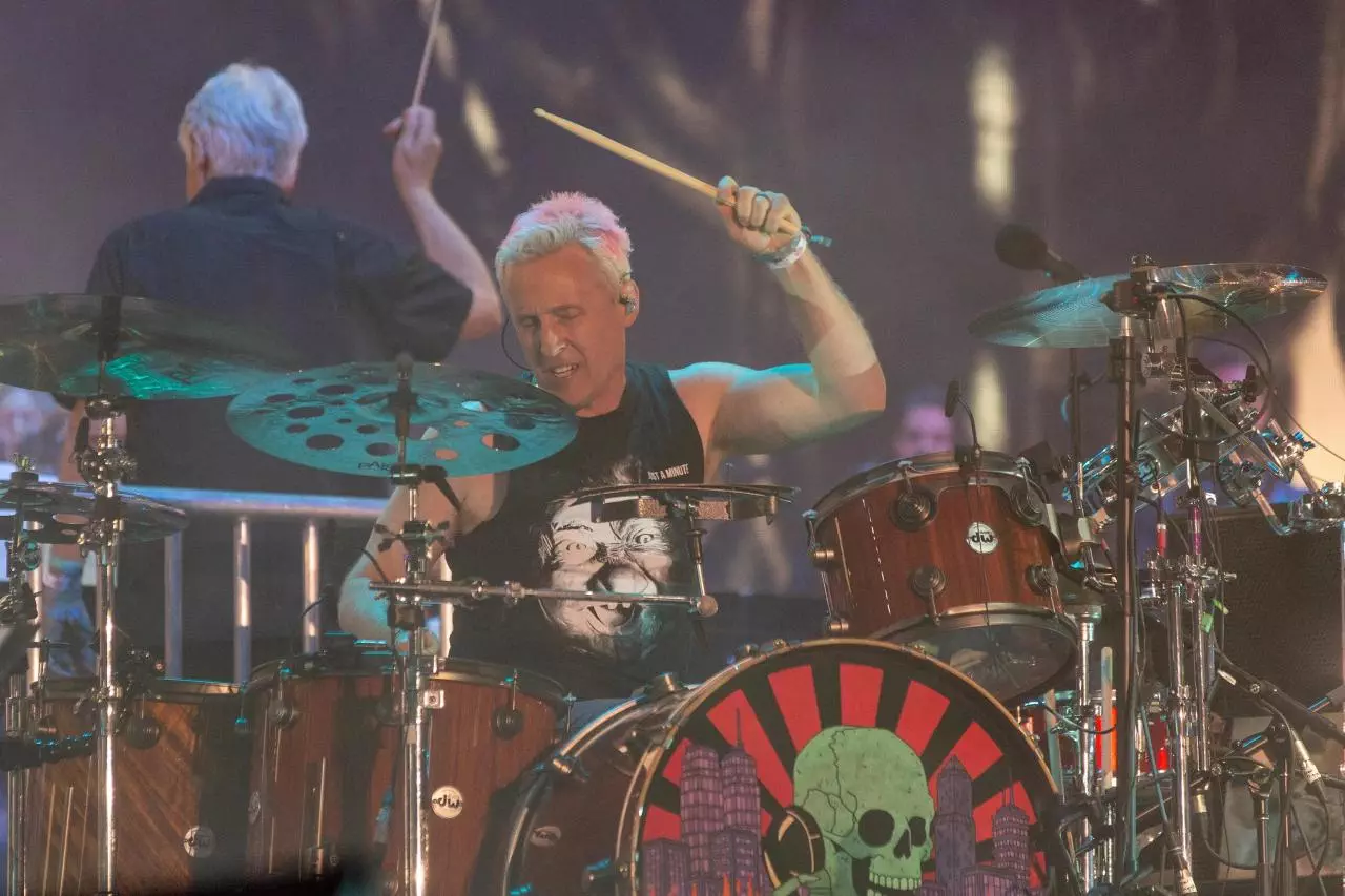 Análise da técnica de bateria de josh freese nos foo fighters