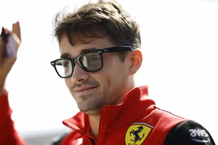 Histórico de relacionamentos do piloto de f1 charles leclerc
