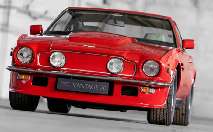 Evolução da percepção do público sobre a Aston Martin ao longo do tempo