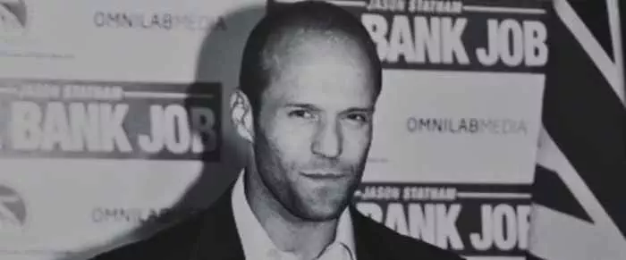 Como calcular o patrimônio líquido de Jason Statham com base em dados públicos