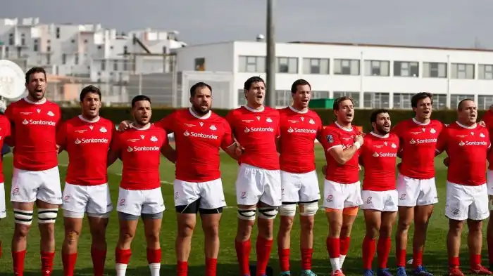 How do you kick in rugby?