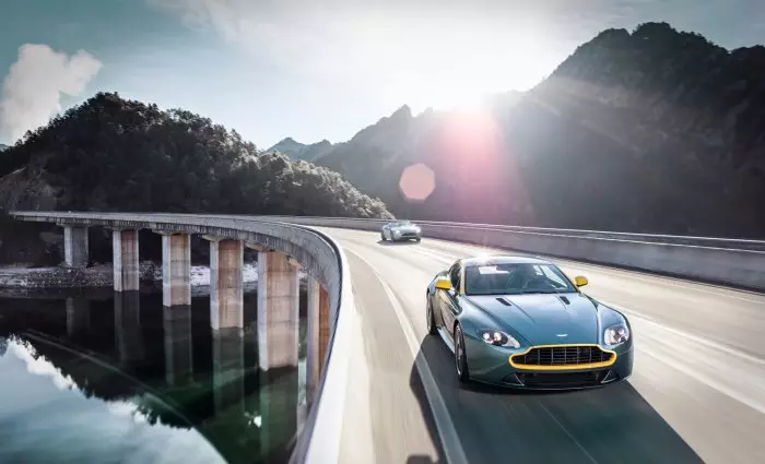 Repercussão da mídia na mudança da imagem de Aston Martin