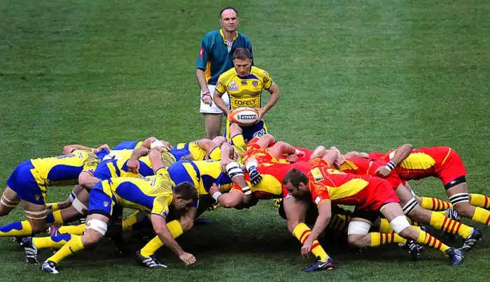 Does rugby league have scrums