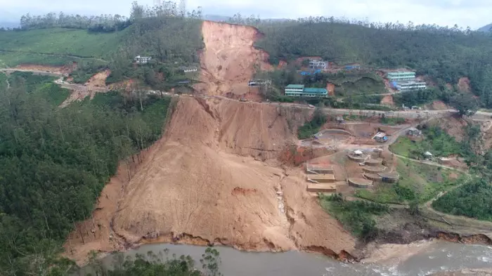 Chuvas provocam alagamentos e deslizamento em Maceió; veja IMAGENS