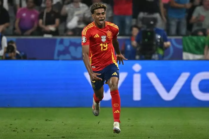 Contratos e cláusulas salariais Yamal Barcelona