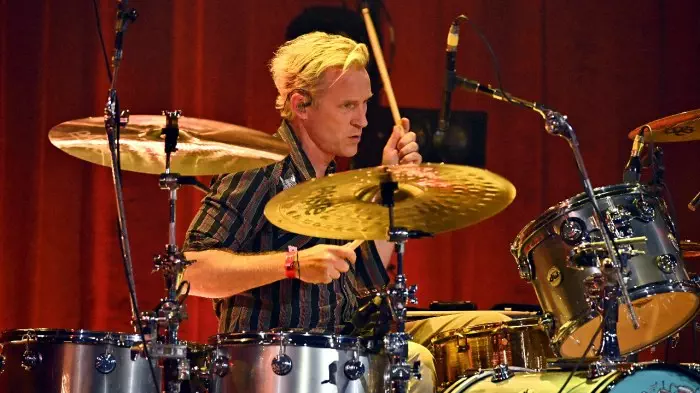 Evolução da carreira musical de josh freese com os foo fighters