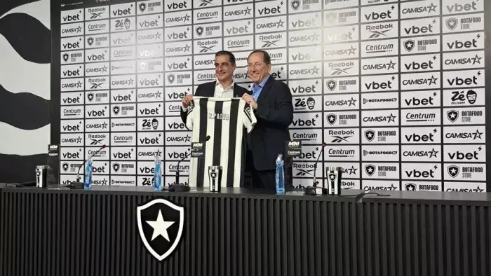 Cristiano Ronaldo no Botafogo? Renato Paiva brinca e se refere a Textor: “Pergunta deve ser feita em outra língua”