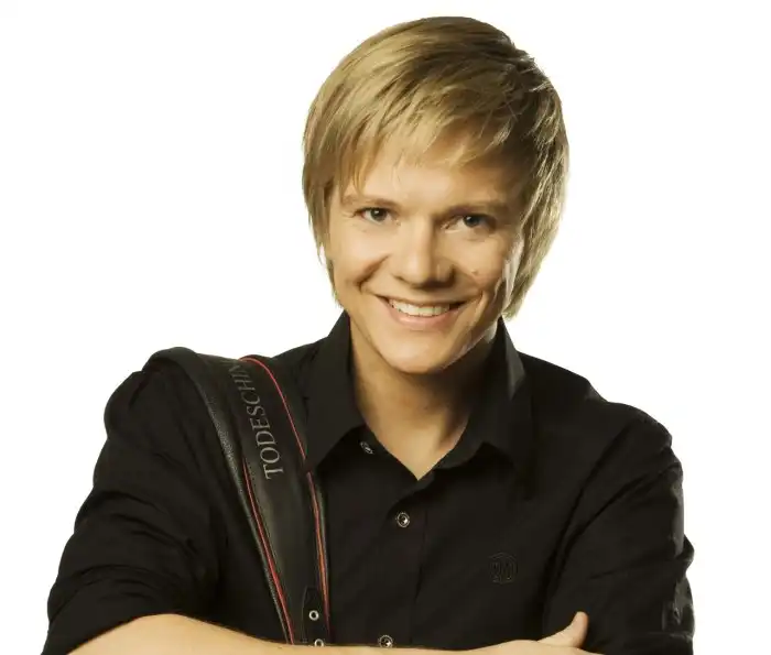 Michel Teló chega ao primeiro lugar na Billboard | VEJA Michel Teló