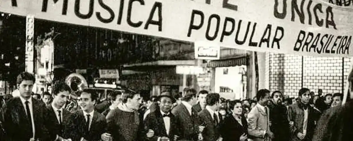 Em 1967, músicos da MPB fizeram marcha contra a guitarra elétrica ... Em 1967, músicos da MPB fizeram marcha contra a guitarra elétrica ...