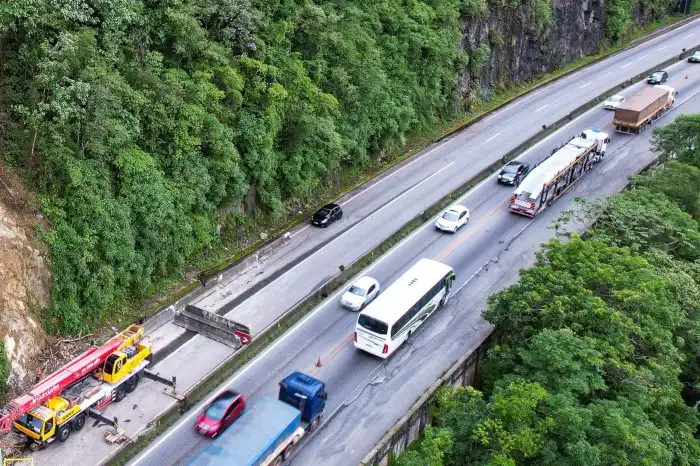 Caminhão tomba na BR-277 sentido litoral; pista já está liberada – CBN ... Br 277 Sentido Litoral