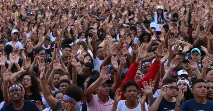 PESQUISA APONTA QUE EVANGÉLICOS DEVEM SUPERAR CATÓLICOS EM 2032 - O ... Quando evangélicos devem ultrapassar católicos no Brasil, segundo demógrafo