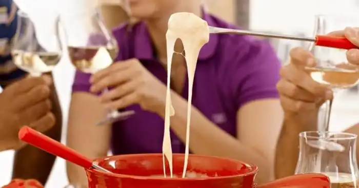 Fondue de Queijo - Bistrô Faria Lima Creme De Queijo Para Fondue