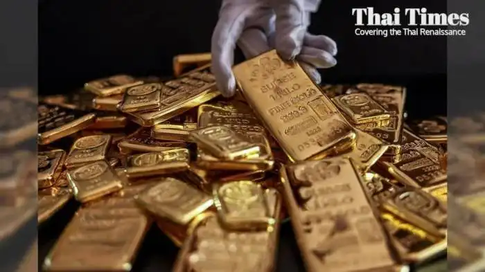 Gold nears record highs ahead of crucial rate decisions by central ... ASX 200 LIVE: Bitcoin nears record, gold miners including Newmont, Evolution, Perseus and Genesis fall