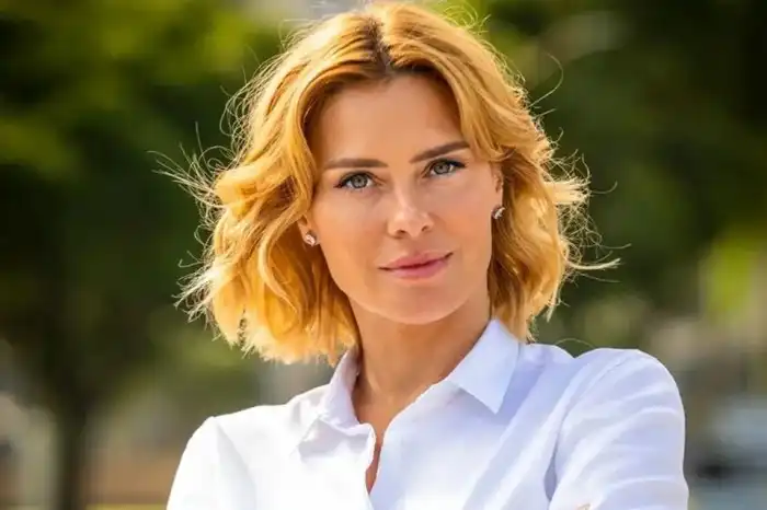 Carolina Dieckmann renova o visual e surge com os cabelos curtos ... Carolina Dieckmann renova o visual e surge com os cabelos curtos ...