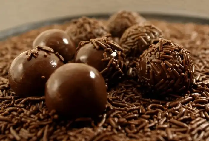 Saiba mais sobre a origem do brigadeiro e como prepará-lo em casa com ... Saiba mais sobre a origem do brigadeiro e como prepará-lo em casa com ...