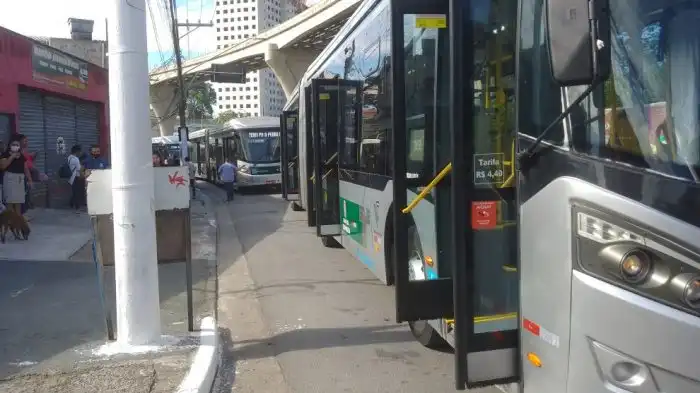 Greve de ônibus atinge parte das linhas de São Paulo Greve De Ônibus Hoje