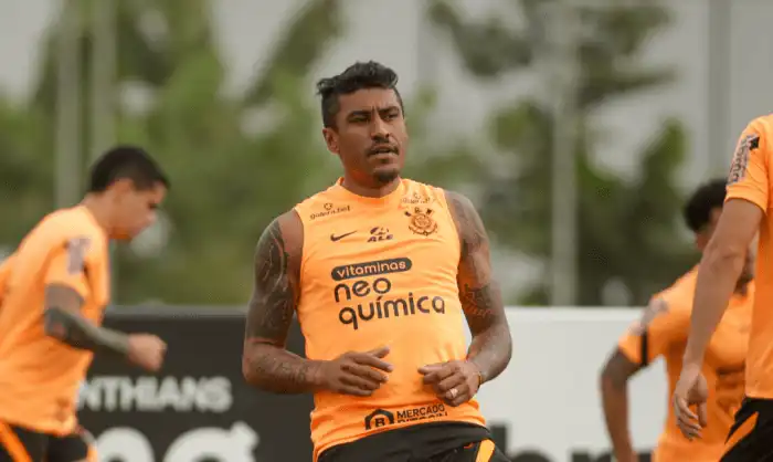 Paulinho volta a treinar no Corinthians após cinco meses em recuperação ... Paulinho Cirurgia