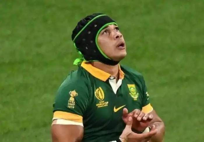 What is the right wing in rugby?