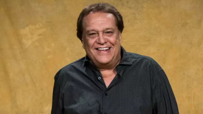 Dennis Carvalho recebe alta hospitalar após um mês internado Dennis Carvalho recebe alta hospitalar após um mês internado