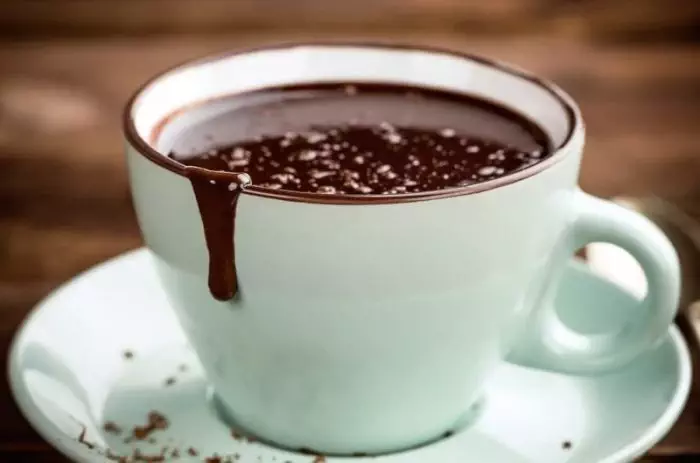 Chocolate quente simples com creme de leite: Receita deliciosa Chocolate quente simples com creme de leite: Receita deliciosa