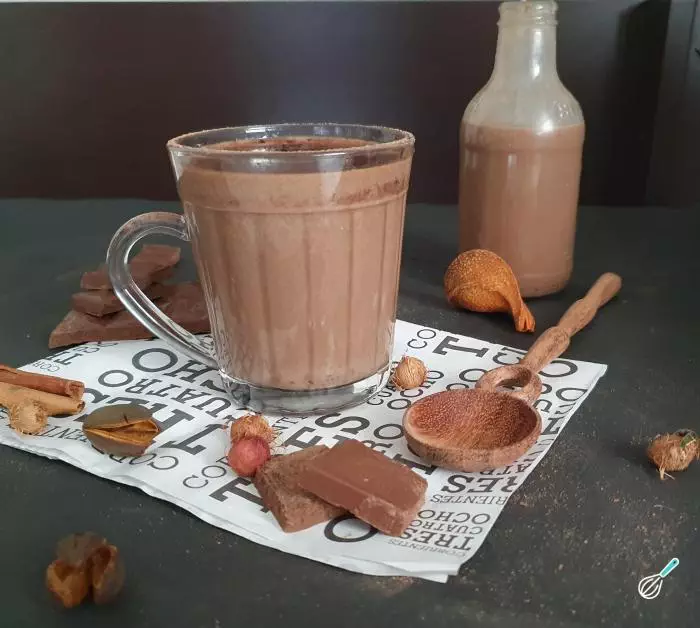 Chocolate quente com chocolate em barra e creme de leite Chocolate quente com chocolate em barra e creme de leite