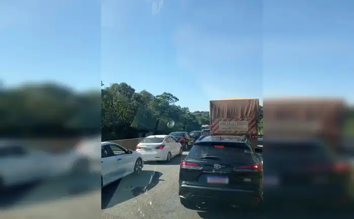 BR-277 tem movimento alto no sentido Curitiba-Litoral; siga em tempo real Br 277 Sentido Litoral