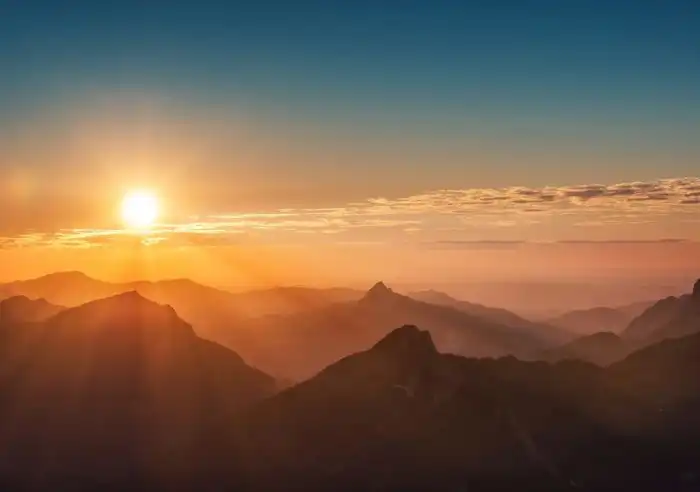 Quanto tempo é que a luz do Sol demora a chegar à Terra? Quanto Tempo Demora Para A Luz Do Sol Chegar O Planeta Terra
