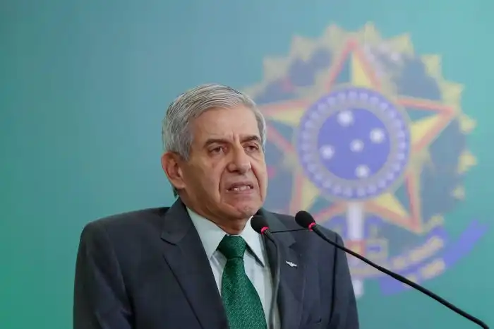 General Heleno diz que Lula é cachaceiro e “infelizmente” não está ... General Heleno diz que Lula é cachaceiro e “infelizmente” não está ...