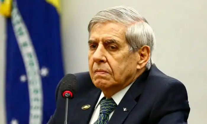 VÍDEO: general Heleno também acredita que a Terra é plana General Heleno Idade