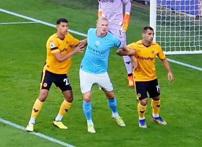 Haaland derrota seis rivais em votação popular e é eleito o jogador da ... Com gol de Haaland e show de jovem promessa, Noruega goleia Itália nas Eliminatórias da Copa