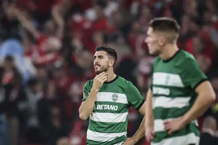 Paulinho passa por cirurgia de reconstrução do ligamento do joelho ... Paulinho Cirurgia