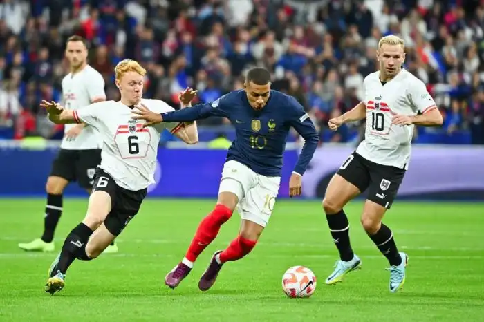 Can rugby be played on a soccer field?