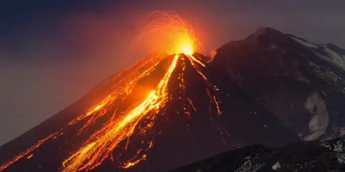Piloto brasileiro regista erupção do Etna em pleno voo e capta imagens ... Vulcao Etna Erupção