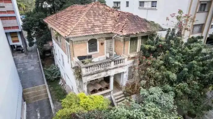 Mulher é condenada por incendiar casa da ex-cunhada em Campo Grande - RCN67 A Mulher Da Casa Abandonada
