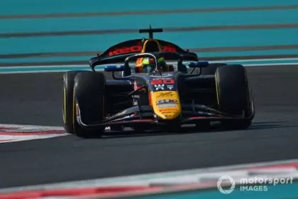 Análise comparativa da performance de Tsunoda e Hadjar em corridas