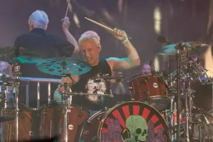 Comparativo entre a bateria de josh freese e outros bateristas da década