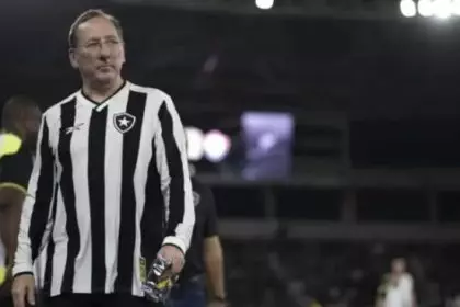 Cristiano Ronaldo no Botafogo? Renato Paiva brinca e se refere a Textor: “Pergunta deve ser feita em outra língua”