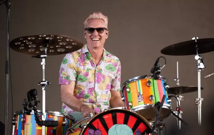 Análise das músicas dos foo fighters com josh freese na bateria