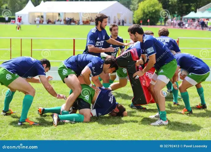 How do rugby players train?