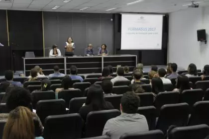 Doença do Beijo: infectologista do Hospital da Mulher explica o que é ...
