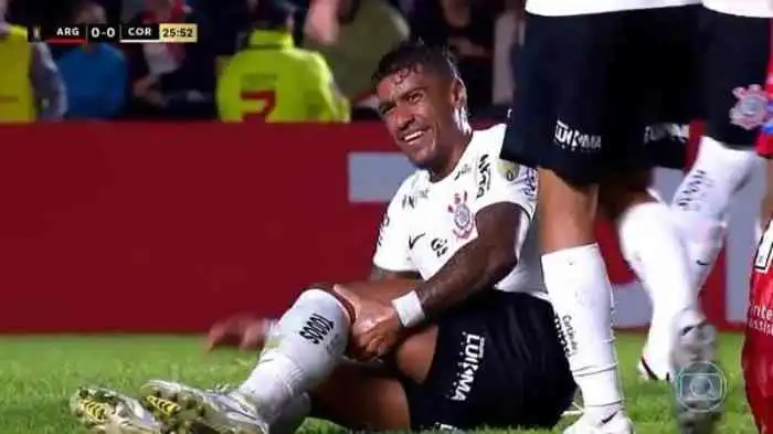 Paulinho tem nova lesão no joelho detectada e vai passar por nova cirurgia