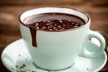 Chocolate quente simples com creme de leite: Receita deliciosa