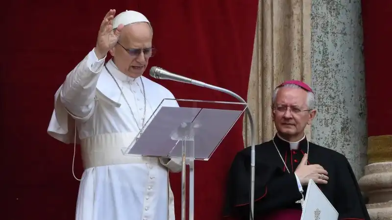 Regina Caeli, León XIV: